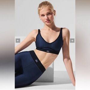 Alo Yoga Navy Sports Set, bra and legging.